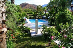 Arkadas Otel
