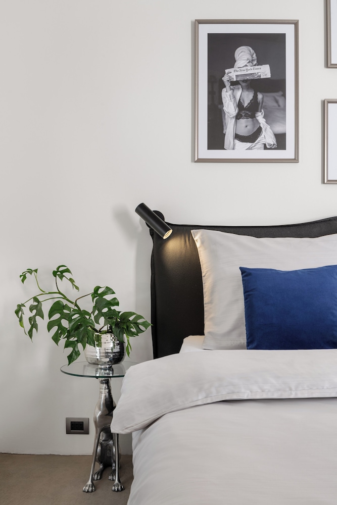 Coco Chanel Boutique Apartment by goodnite cz