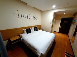 Qlio Hotel