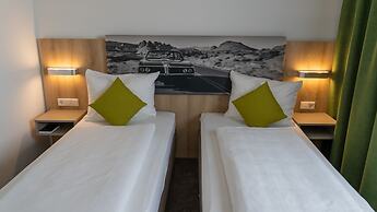 Highway Hotel
