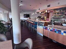 Highway Hotel