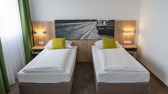 Highway Hotel
