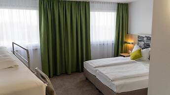 Highway Hotel