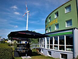 Highway Hotel