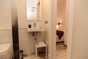 The 8 Rooms House