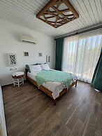 Ceneviz Hotel