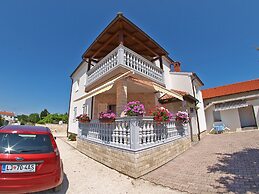 Apartment Mila 395