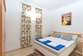 Apartments Mira 295