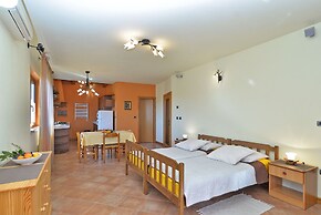 Apartments Pam 379