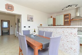 Apartments Emil 596