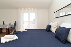 Apartments Emil 596