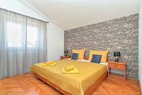 Apartments Emil 596