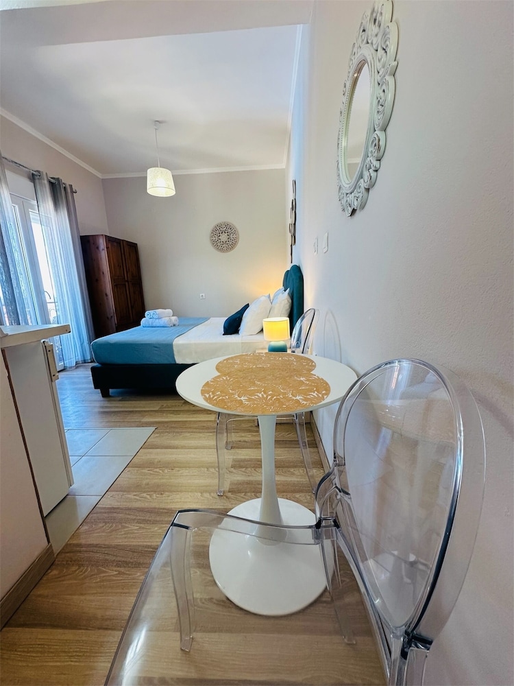 Nikos Apartments
