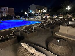 Nikos Apartments
