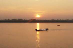 Thatphanom River View Hotel