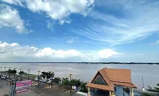 Thatphanom River View Hotel