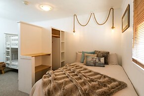Feathertop Alpine Lodge