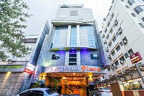 Grand Plaza