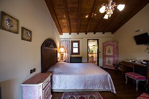 Kokkino Spiti Boutique Hotel