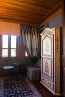 Kokkino Spiti Boutique Hotel