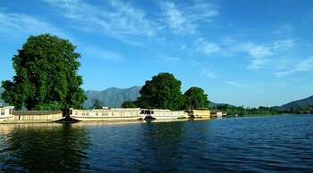 Nigeen Lake View Resort