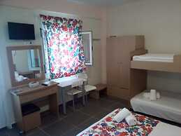 Nikos Apartments