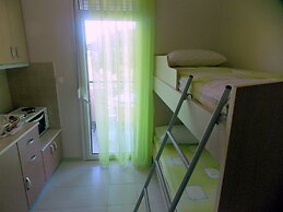 Nikos Apartments