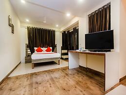 OYO 11855 Phoenix Hotel
