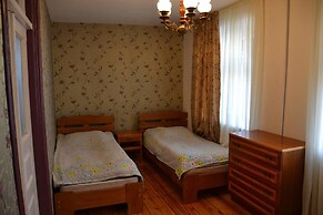 Dachi Inn