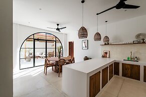 Mahi Mahi Villa & Suites