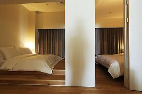 Hotel 498