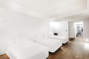 Hotel 498