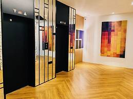Metro Hotel - Howard Group