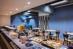Metro Hotel - Howard Group