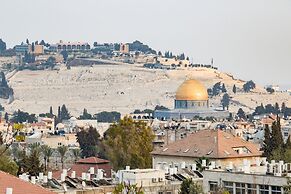 The Haneviim Court - Isrentals