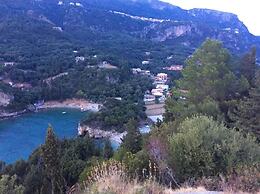 Villa Ampelaki (30 meters to the beach)