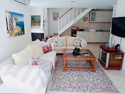 Villa Ampelaki (30 meters to the beach)
