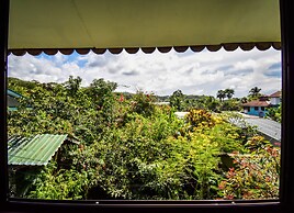 Jacaranda Hotel & Jungle Garden