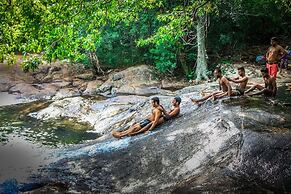 Meemure isabulana resort - Hostel