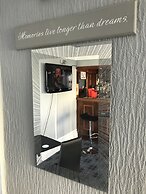 The New Alexandra Hotel
