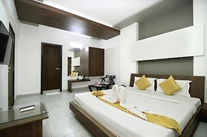 Crimson Park Shripriya Hotel