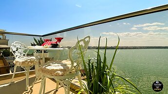 Deluxe Nicolle Solid Residence Mamaia