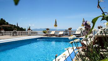Paradise Lukova Hotel
