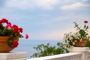 Paradise Lukova Hotel