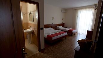 Paradise Lukova Hotel