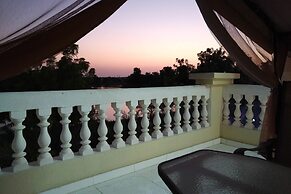 Emirates Hills Lake View Villa