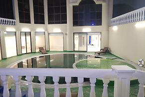 Emirates Hills Lake View Villa