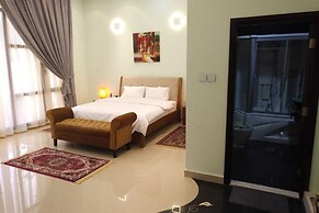 Emirates Hills Lake View Villa