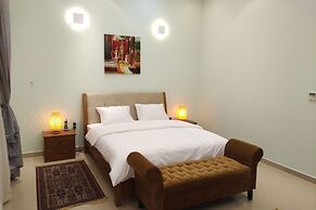 Emirates Hills Lake View Villa