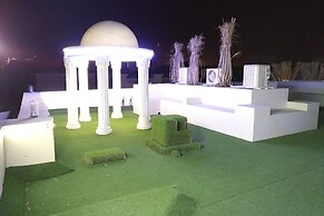 Emirates Hills Lake View Villa